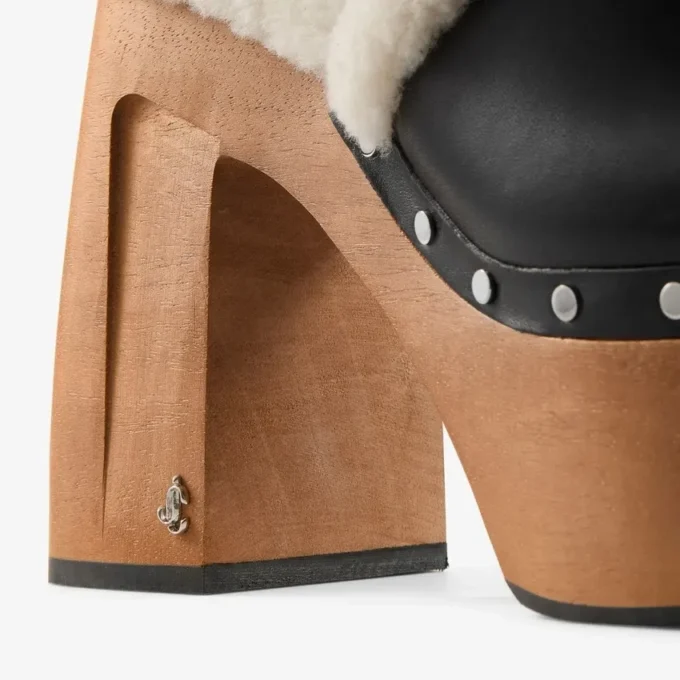 Alida Platform 135 – Sandali con cinturino posteriore in pelle di vitello lucida nera con shearling Alida Platform 135 – Sandali con cinturino posteriore in pelle di vitello lucida nera con shearling