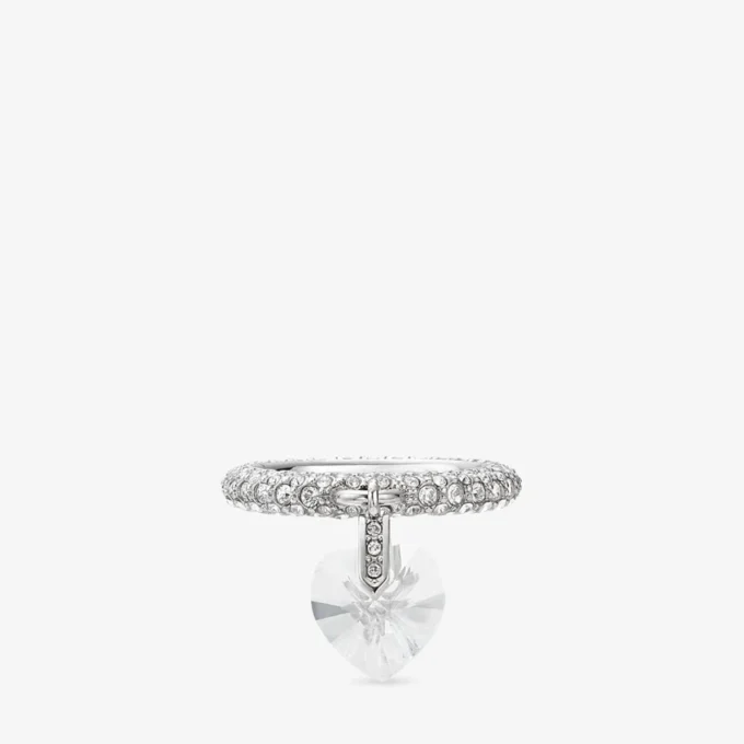 Anello a forma di cuore Anello a forma di cuore con finitura argento e cristalli Anello a forma di cuore Anello a forma di cuore con finitura argento e cristalli