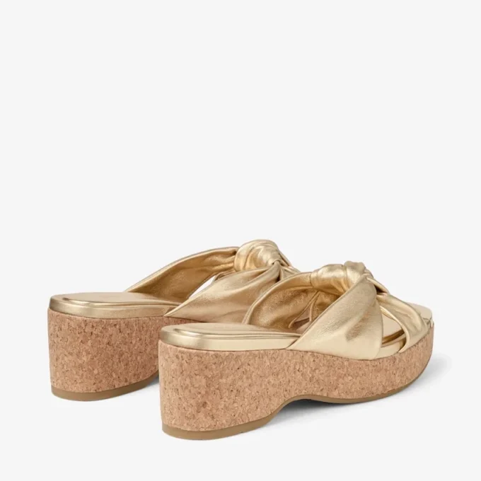 Avenue Wedge 50 Mules con zeppa in nappa metallizzata dorata Avenue Wedge 50 Mules con zeppa in nappa metallizzata dorata