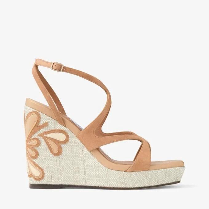Ayla 110 Zeppe in pelle scamosciata e nappa color caramello e naturale con raffia pregiata Ayla 110 Zeppe in pelle scamosciata e nappa color caramello e naturale con raffia pregiata