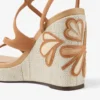 Ayla 110 Zeppe in pelle scamosciata e nappa color caramello e naturale con raffia pregiata Ayla 110 Zeppe in pelle scamosciata e nappa color caramello e naturale con raffia pregiata