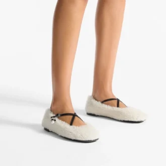 Ballerine Eleri in shearling naturale con ciondolo a perla
