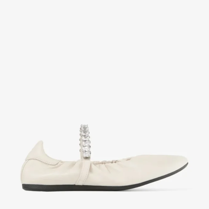 Ballerine Jade in morbida nappa color latte con cinturino in cristallo