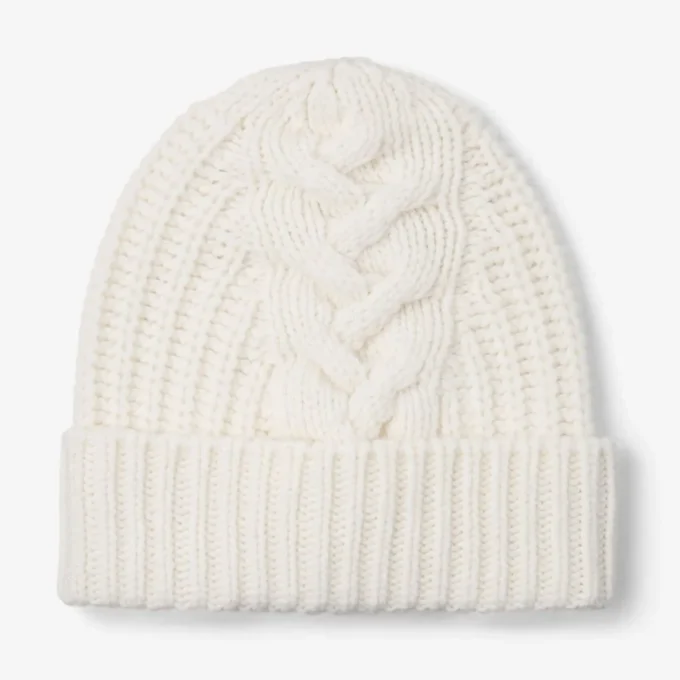 Berretto Yuki a trecce color latte con etichetta in pelle Berretto Yuki a trecce color latte con etichetta in pelle