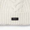 Berretto Yuki a trecce color latte con etichetta in pelle Berretto Yuki a trecce color latte con etichetta in pelle