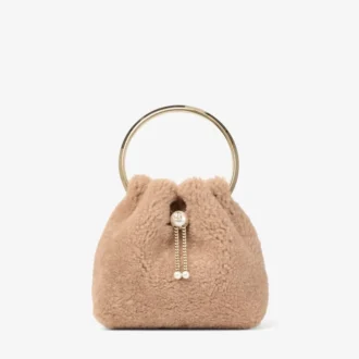 Borsa a secchiello Bon Bon color caramello con manico in metallo