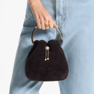 Borsa a secchiello Bon Bon color cioccolato con manico in metallo