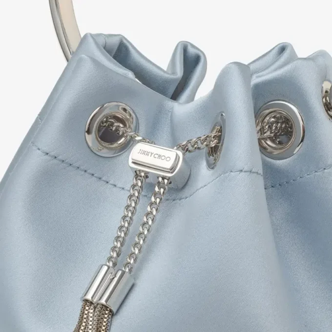 Borsa a secchiello Bon Bon in raso blu ghiaccio Borsa a secchiello Bon Bon in raso blu ghiaccio