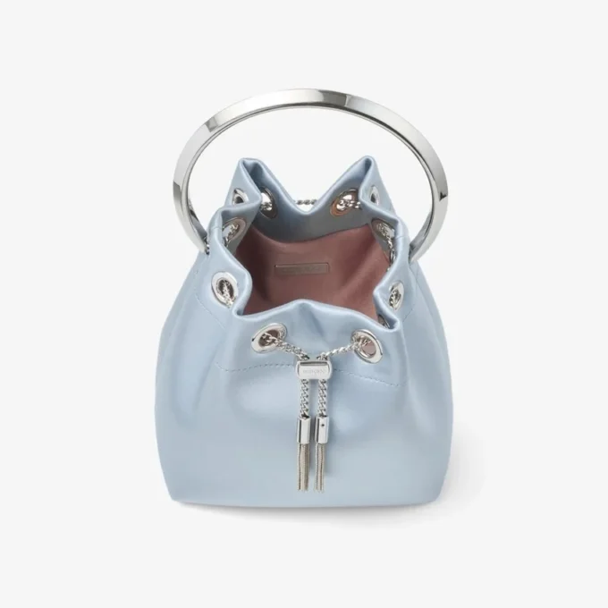 Borsa a secchiello Bon Bon in raso blu ghiaccio Borsa a secchiello Bon Bon in raso blu ghiaccio