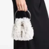 Borsa a secchiello in raso avorio Bon Bon con ricamo a petali Borsa a secchiello in raso avorio Bon Bon con ricamo a petali