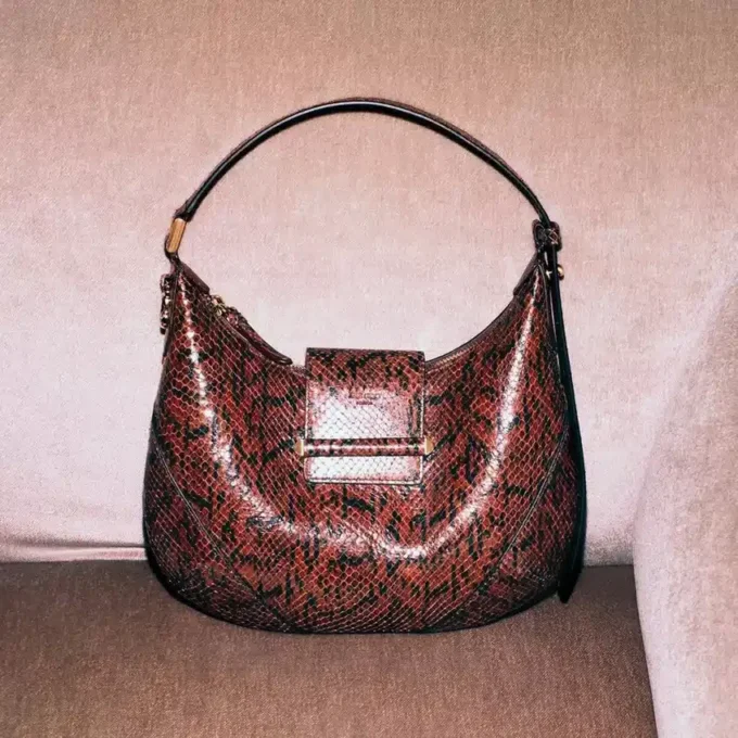 Borsa a tracolla Bar Hobo Small Cognac in pelle con stampa serpente Kigali Borsa a tracolla Bar Hobo Small Cognac in pelle con stampa serpente Kigali