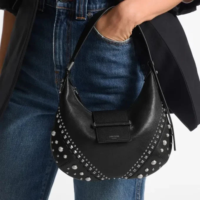 Borsa a tracolla Bar Hobo Small in pelle Biker nera con borchie in perla Borsa a tracolla Bar Hobo Small in pelle Biker nera con borchie in perla