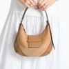 Borsa a tracolla Bar Hobo Small in pelle scamosciata color caramello con finiture in pelle stile Biker