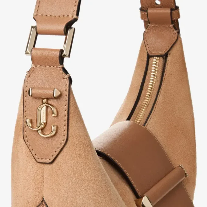 Borsa a tracolla Bar Hobo Small in pelle scamosciata color caramello con finiture in pelle stile Biker