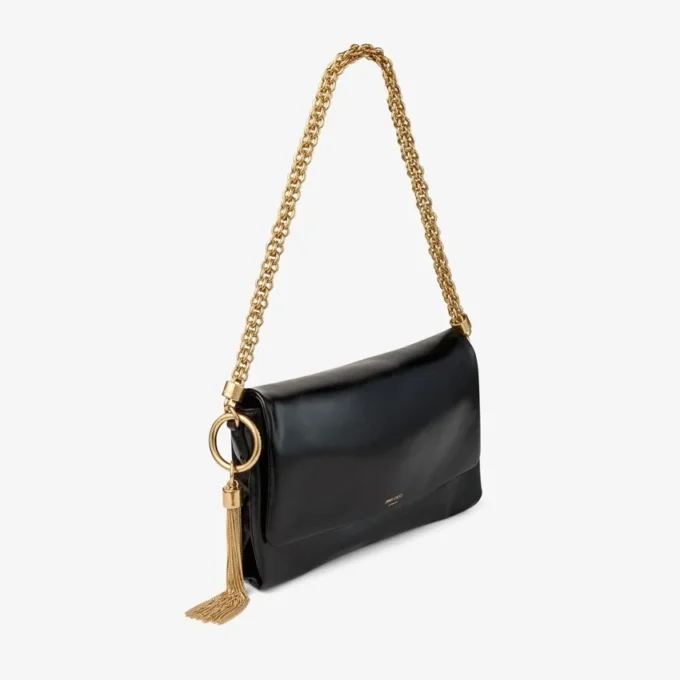 Borsa a tracolla Callie in pelle biker nera lucida con patta Borsa a tracolla Callie in pelle biker nera lucida con patta