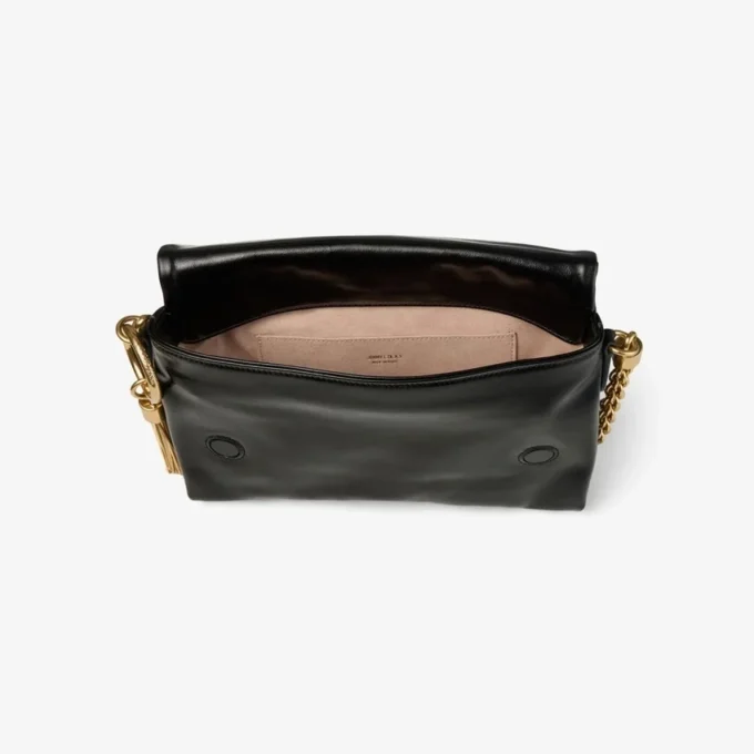 Borsa a tracolla Callie in pelle biker nera lucida con patta Borsa a tracolla Callie in pelle biker nera lucida con patta