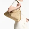 Borsa a tracolla Callie Maxi in rafia naturale e color caffè con tracolla staccabile in pelle nappa intrecciata