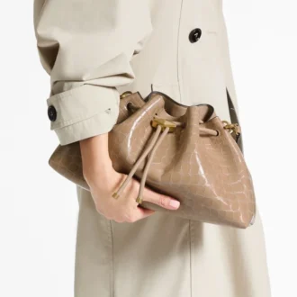 Borsa a tracolla Cinch Medium Chai in pelle goffrata effetto coccodrillo lucida