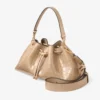 Borsa a tracolla Cinch Medium Chai in pelle goffrata effetto coccodrillo lucida Borsa a tracolla Cinch Medium Chai in pelle goffrata effetto coccodrillo lucida