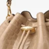 Borsa a tracolla Cinch Medium Chai in pelle goffrata effetto coccodrillo lucida Borsa a tracolla Cinch Medium Chai in pelle goffrata effetto coccodrillo lucida