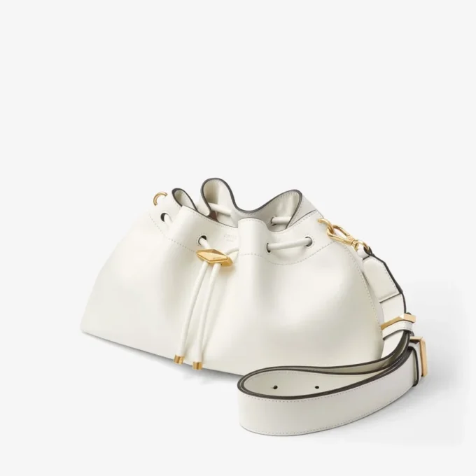 Borsa a tracolla Cinch Medium in pelle color latte Borsa a tracolla Cinch Medium in pelle color latte