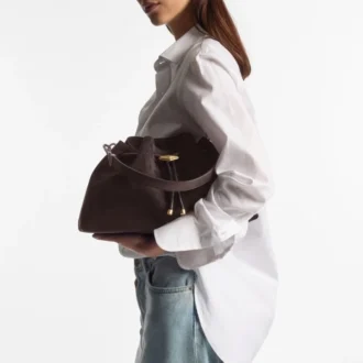 Borsa a tracolla Cinch Medium in pelle scamosciata color caffè