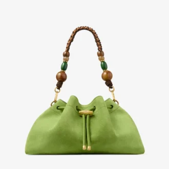 Borsa a tracolla Cinch Medium in pelle scamosciata color trifoglio con tracolla intrecciata e perline