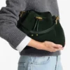 Borsa a tracolla Cinch Medium in pelle scamosciata verde britannico Borsa a tracolla Cinch Medium in pelle scamosciata verde britannico