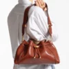 Borsa a tracolla Cinch Medium in pelle stampata Elaphe color cognac con cuciture a punto frusta in pelle Biker Borsa a tracolla Cinch Medium in pelle stampata Elaphe color cognac con cuciture a punto frusta in pelle Biker
