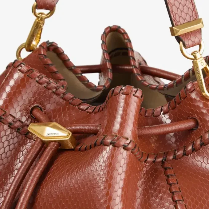 Borsa a tracolla Cinch Medium in pelle stampata Elaphe color cognac con cuciture a punto frusta in pelle Biker Borsa a tracolla Cinch Medium in pelle stampata Elaphe color cognac con cuciture a punto frusta in pelle Biker