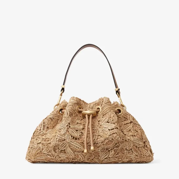 Borsa a tracolla Cinch Medium in rafia intrecciata con motivo floreale naturale Borsa a tracolla Cinch Medium in rafia intrecciata con motivo floreale naturale