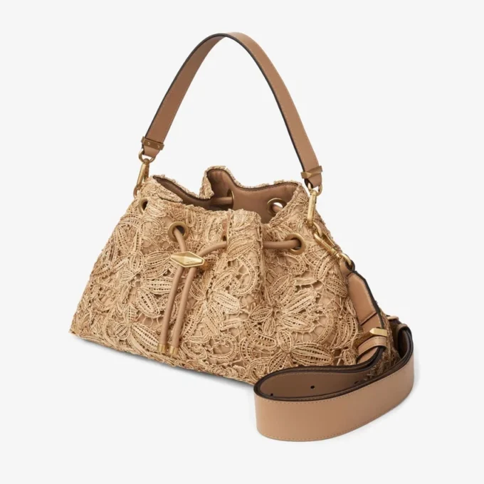 Borsa a tracolla Cinch Medium in rafia intrecciata con motivo floreale naturale Borsa a tracolla Cinch Medium in rafia intrecciata con motivo floreale naturale