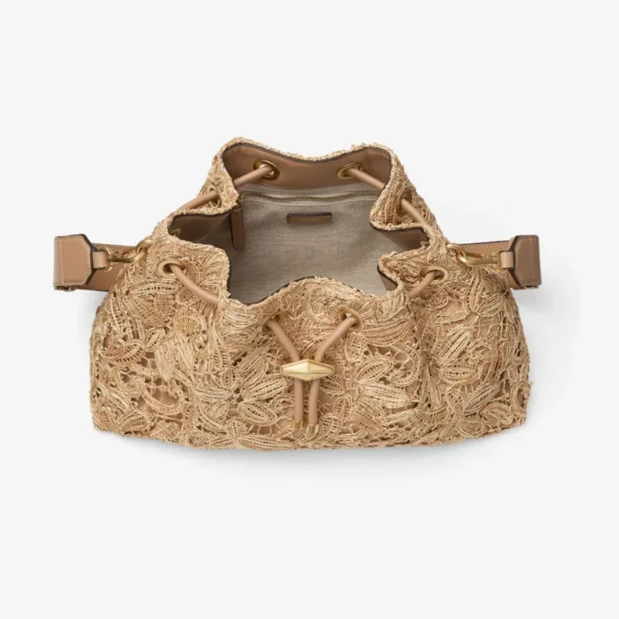 Borsa a tracolla Cinch Medium in rafia intrecciata con motivo floreale naturale Borsa a tracolla Cinch Medium in rafia intrecciata con motivo floreale naturale