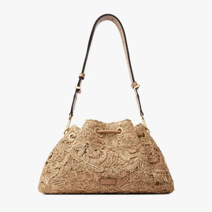 Borsa a tracolla Cinch Medium in rafia intrecciata con motivo floreale naturale Borsa a tracolla Cinch Medium in rafia intrecciata con motivo floreale naturale