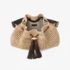 Borsa a tracolla Cinch Medium in rafia lavorata all’uncinetto nei colori naturale e cioccolato con tracolla intrecciata