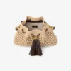 Borsa a tracolla Cinch Small in rafia lavorata all’uncinetto nei colori naturale e cioccolato con tracolla intrecciata