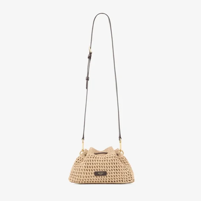 Borsa a tracolla Cinch Small in rafia lavorata all’uncinetto nei colori naturale e cioccolato con tracolla intrecciata