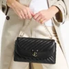 Borsa a tracolla Curve Cross Body Medium in pelle Biker trapuntata nera Borsa a tracolla Curve Cross Body Medium in pelle Biker trapuntata nera
