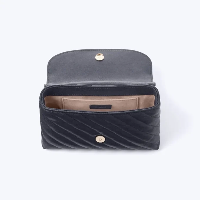 Borsa a tracolla Curve piccola in pelle Biker trapuntata color blu marino Borsa a tracolla Curve piccola in pelle Biker trapuntata color blu marino