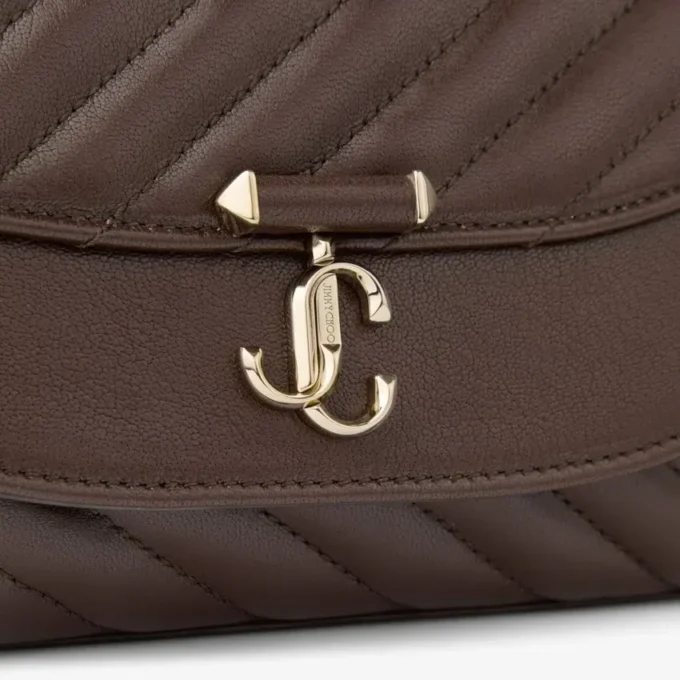 Borsa a tracolla Curve piccola in pelle Biker trapuntata color cioccolato Borsa a tracolla Curve piccola in pelle Biker trapuntata color cioccolato