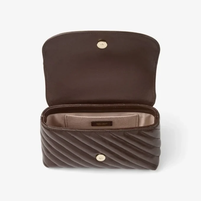 Borsa a tracolla Curve piccola in pelle Biker trapuntata color cioccolato Borsa a tracolla Curve piccola in pelle Biker trapuntata color cioccolato