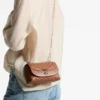 Borsa a tracolla Curve piccola in pelle Biker trapuntata color cuoio Borsa a tracolla Curve piccola in pelle Biker trapuntata color cuoio
