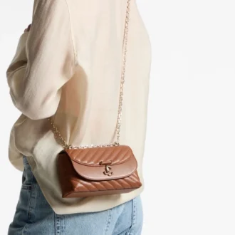 Borsa a tracolla Curve piccola in pelle Biker trapuntata color cuoio