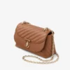 Borsa a tracolla Curve piccola in pelle Biker trapuntata color cuoio Borsa a tracolla Curve piccola in pelle Biker trapuntata color cuoio