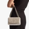 Borsa a tracolla Curve piccola in pelle scamosciata dorata luccicante con cristalli Hotfix Borsa a tracolla Curve piccola in pelle scamosciata dorata luccicante con cristalli Hotfix