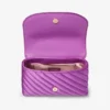 Borsa a tracolla Curve piccola in raso trapuntato viola orchidea con barra Jc in cristallo Borsa a tracolla Curve piccola in raso trapuntato viola orchidea con barra Jc in cristallo