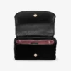 Borsa a tracolla Curve piccola in velluto trapuntato nero con barra Jc in cristallo Borsa a tracolla Curve piccola in velluto trapuntato nero con barra Jc in cristallo