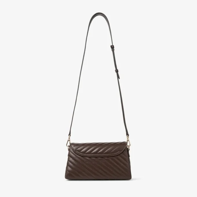 Borsa a tracolla in pelle Biker trapuntata color cioccolato con manico superiore curvo e decorazioni in perla Borsa a tracolla in pelle Biker trapuntata color cioccolato con manico superiore curvo e decorazioni in perla