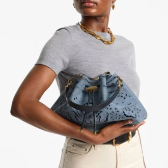 Borsa a tracolla media in denim Cinch con ricamo Sangallo