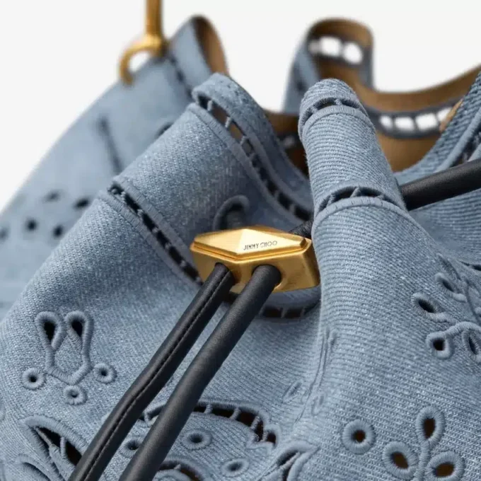 Borsa a tracolla media in denim Cinch con ricamo Sangallo Borsa a tracolla media in denim Cinch con ricamo Sangallo